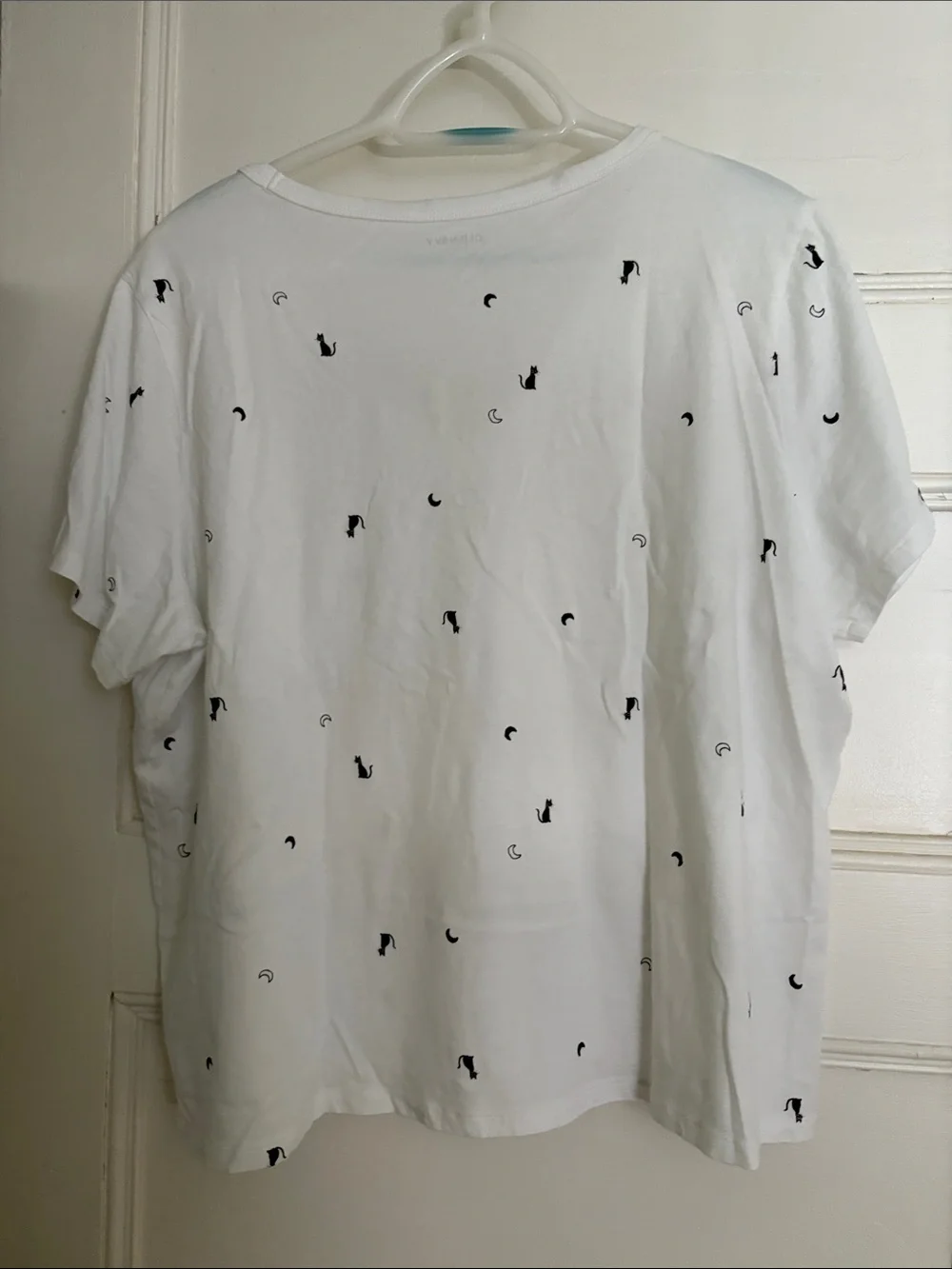 Old Navy White V-Neck Everywear Tee with Navy Blue Cat & Moon Motif - Picture 5 of 7